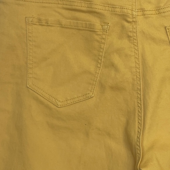D. Jeans , Mustard Yellow Denim Shorts – Women’s Size 16 - Picture 4 of 9
